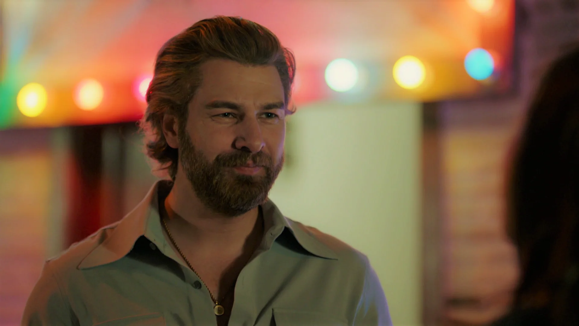 Fikret y Zeynep tienen una romántica cita en el cine… ¡Están muy cómodos juntos! Fikret y Zeynep tienen una romántica cita en el cine… ¡Están muy cómodos juntos!