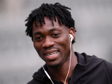 Christian Atsu, concentrado con el Newcastle