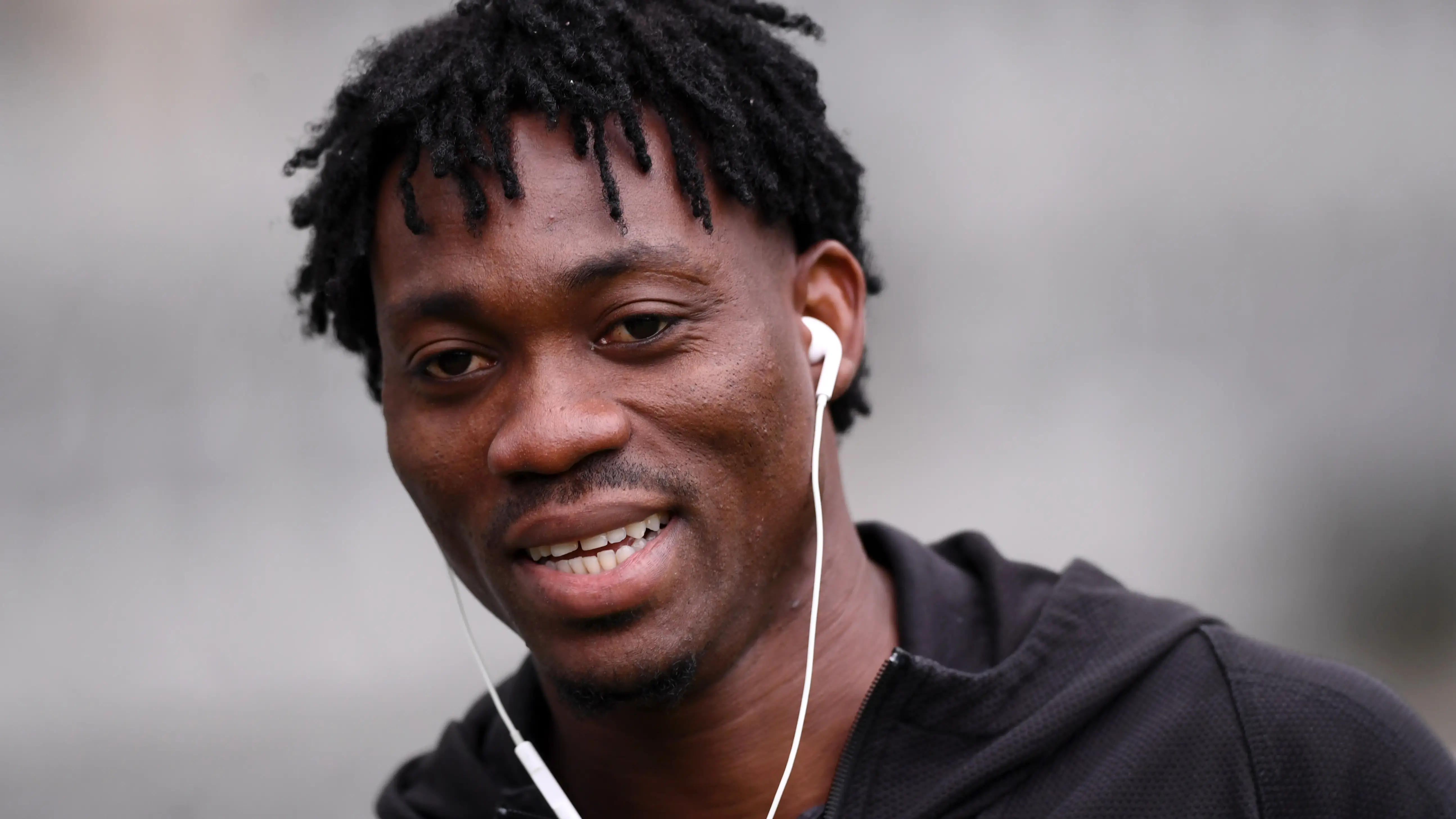 Christian Atsu, concentrado con el Newcastle