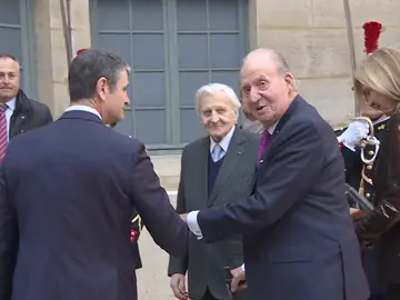 Juan Carlos I afirma que "seguramente" vendrá pronto a España tras el ingreso de Vargas Llosa en la Academia Francesa Juan Carlos I afirma que "seguramente" vendrá pronto a España tras el ingreso de Vargas Llosa en la Academia Francesa