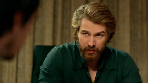 Avance del próximo capítulo de ‘TierraAmarga’: El pacto entre Fikret y Hakan para llegar hasta Züleyha Avance del próximo capítulo de ‘TierraAmarga’: El pacto entre Fikret y Hakan para llegar hasta Züleyha