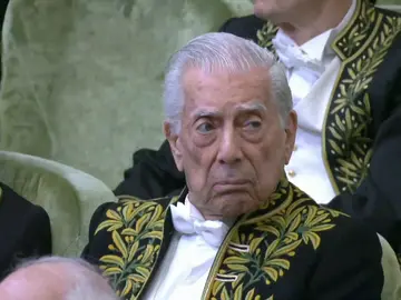 Mario Vargas Llosa ya es inmortal tras una ceremonia de ingreso en la Academia Francesa sin mensajes a Patricia Llosa Mario Vargas Llosa ya es inmortal tras una ceremonia de ingreso en la Academia Francesa sin mensajes a Patricia Llosa