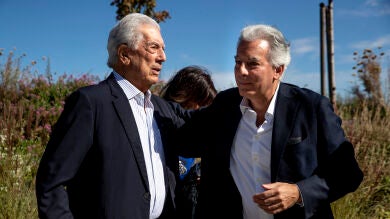 Álvaro Vargas Llosa borra a Isabel Preysler de la vida de su padre asegurando que su madre es 