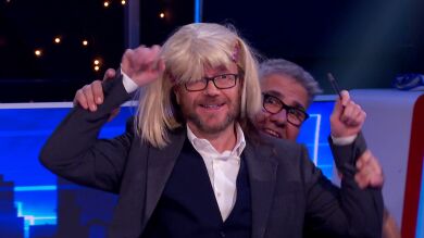 El cambio de look de Roberto Leal, Santiago Segura y Juan del Val con peluca rubia, ¿a quién le queda mejor?