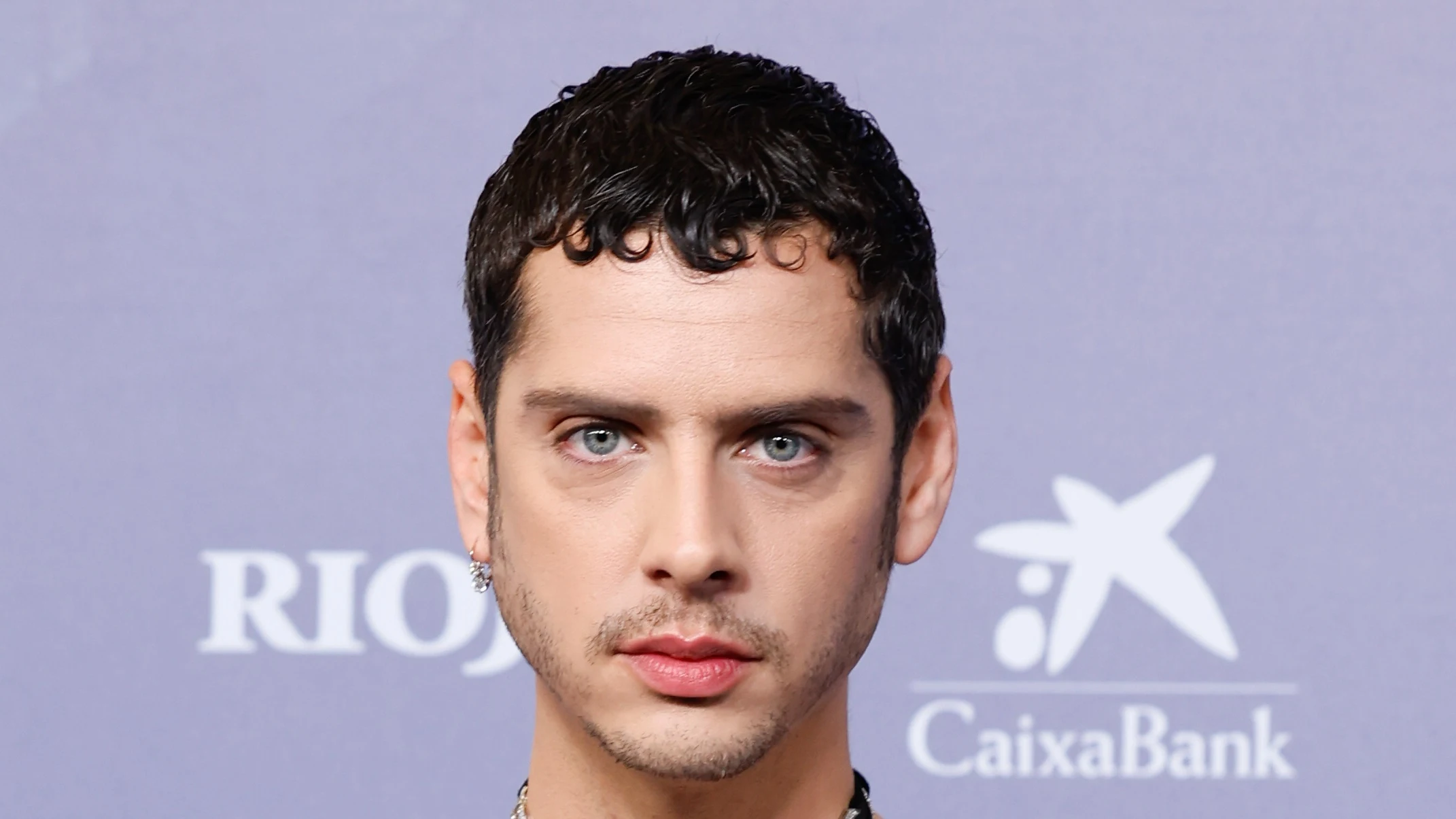 El look de Eduardo Casanova en los Premios Goya 2023 El look de Eduardo Casanova en los Premios Goya 2023