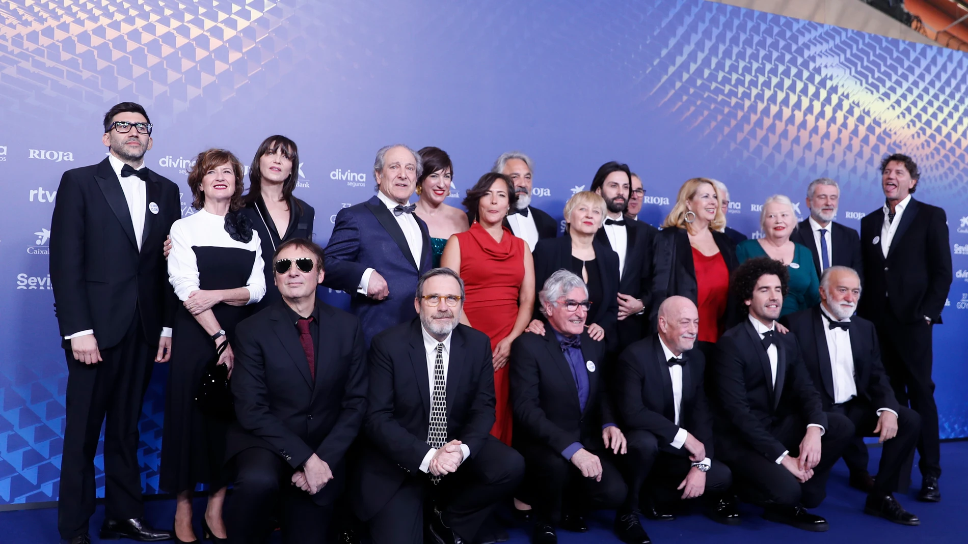  La Junta de la Academia de Cine posa para los medios gráficos en la alfombra roja de la 37 Gala de los Premios Goya