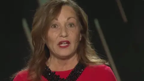 El polémico mensaje de Isabel Díaz Ayuso agradeciendo el homenaje de la viuda de Saura a la sanidad madrileña El polémico mensaje de Isabel Díaz Ayuso agradeciendo el homenaje de la viuda de Saura a la sanidad madrileña