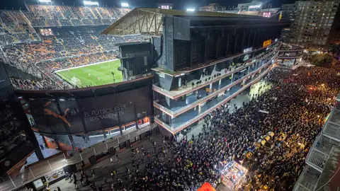 Manifestación de 15.000 valencianistas en los aledaños de Mestalla Manifestación de 15.000 valencianistas en los aledaños de Mestalla
