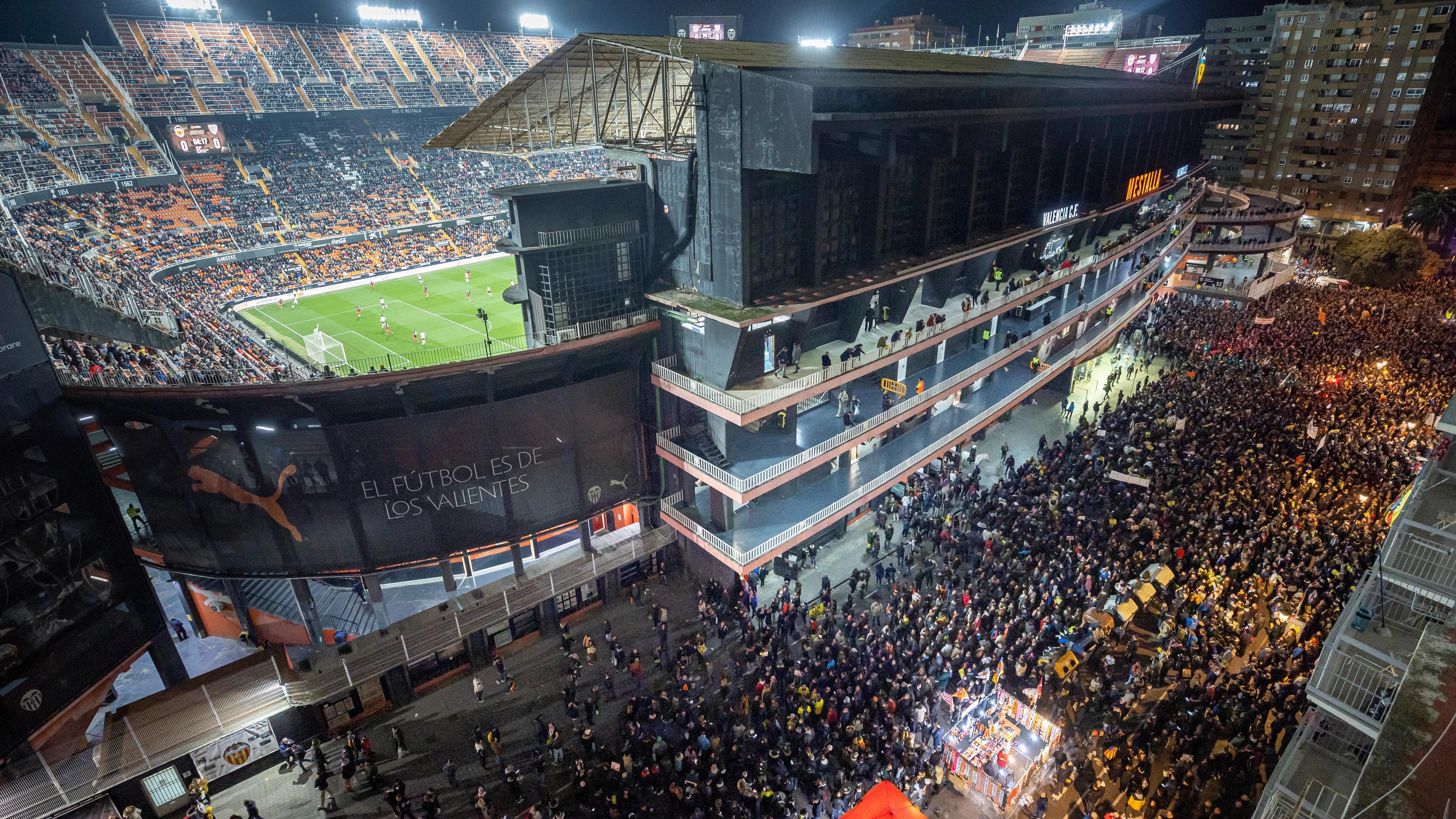 Manifestación de 15.000 valencianistas en los aledaños de Mestalla Manifestación de 15.000 valencianistas en los aledaños de Mestalla