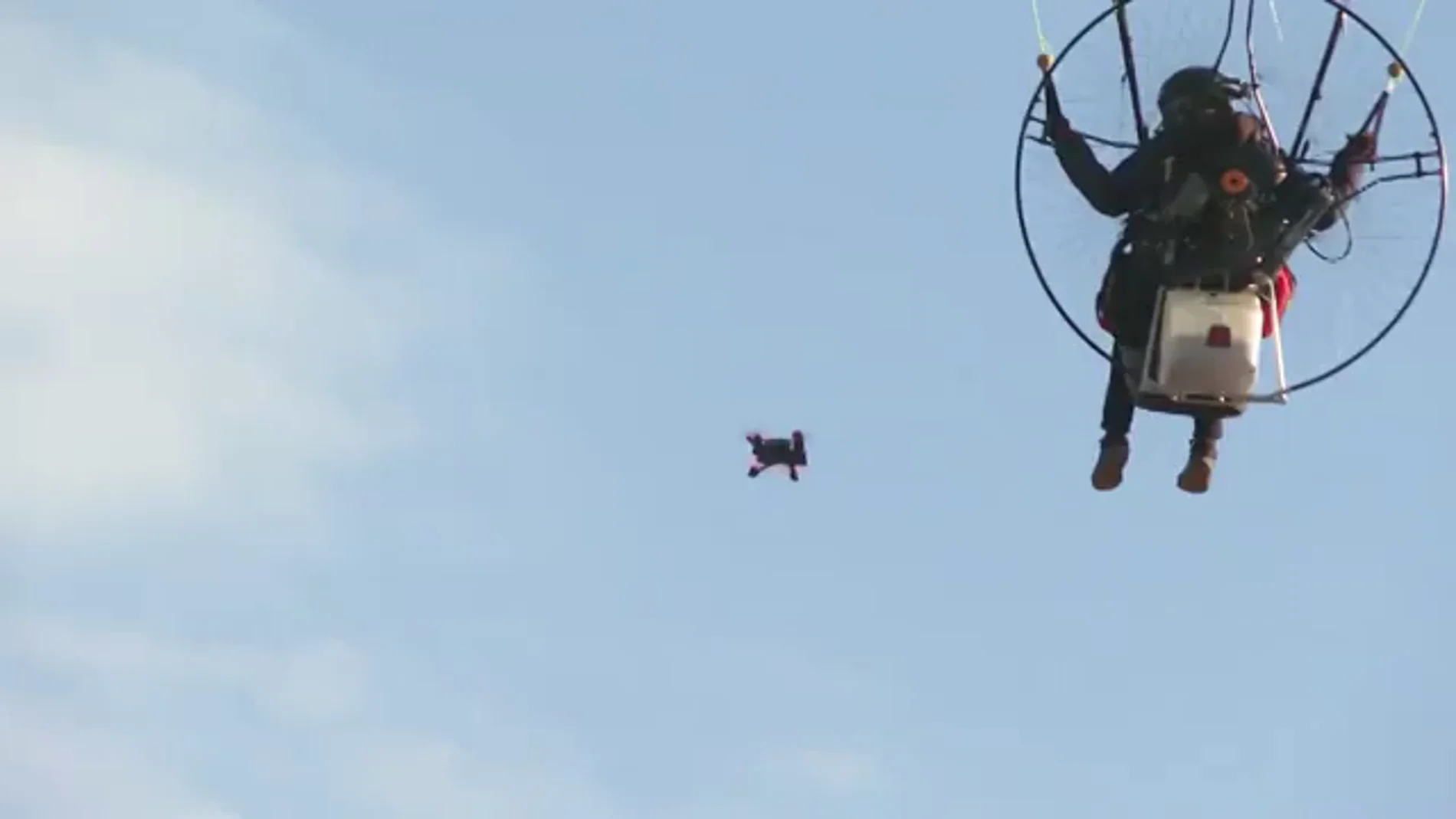 Iván Merino y Nico Aubert, una exhibición de vuelo en paramotor a vista de dron