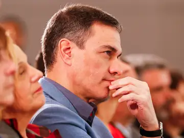 El secretario general del PSOE y presidente del Gobierno, Pedro Sánchez, durante un acto del partido celebrado este domingo en Málaga. El secretario general del PSOE y presidente del Gobierno, Pedro Sánchez, durante un acto del partido celebrado este domingo en Málaga.