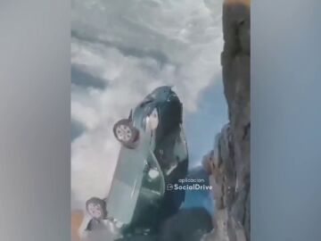 Una mujer cae por un acantilado con su vehículo en Cantabria, está grave pero estable 