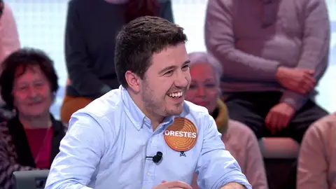 ¡Qué coincidencia! Orestes y Jordi Évole lucen el mismo look en ‘Pasapalabra’: “¿Es ‘slim fit’?” ¡Qué coincidencia! Orestes y Jordi Évole lucen el mismo look en ‘Pasapalabra’: “¿Es ‘slim fit’?”