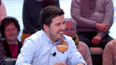 ¡Qué coincidencia! Orestes y Jordi Évole lucen el mismo look en ‘Pasapalabra’: “¿Es ‘slim fit’?”
