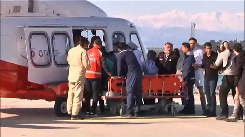 Así ha sido el traslado de una mujer rescatada más de 200 horas después el terremoto de Turquía Así ha sido el traslado de una mujer rescatada más de 200 horas después el terremoto de Turquía