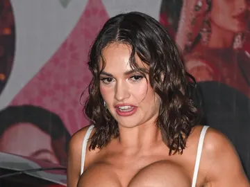 Lily James en la premiere de 'What's Love Got to Do with It?' Lily James en la premiere de 'What's Love Got to Do with It?'