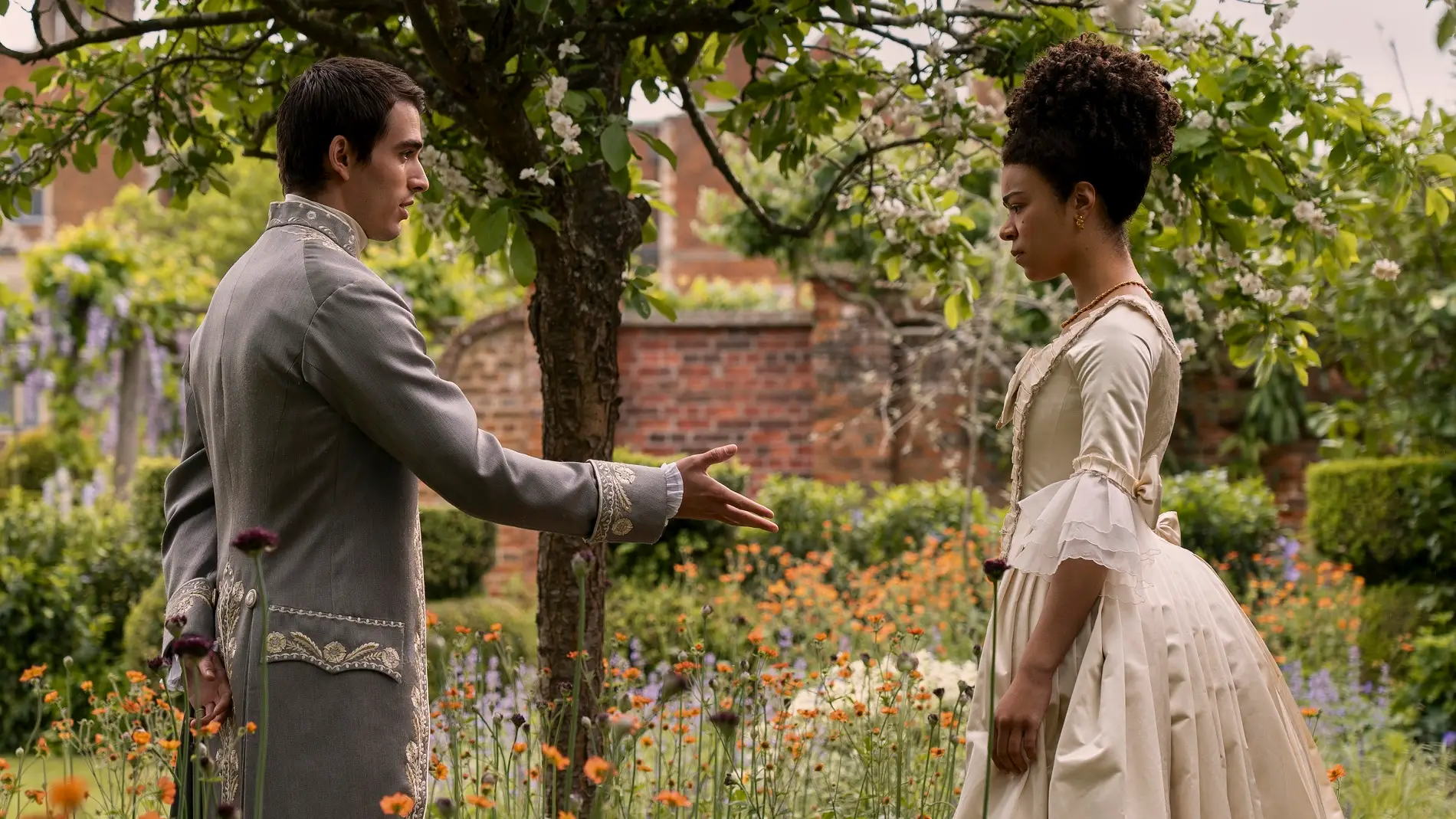 Tráiler completo de 'La reina Carlota: Una historia de Los Bridgerton', con nueva historia de amor y fecha de estreno ¡muy cerca! Tráiler completo de 'La reina Carlota: Una historia de Los Bridgerton', con nueva historia de amor y fecha de estreno ¡muy cerca!
