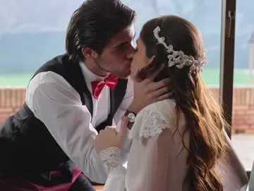 Ciriaco besa a Andrea mientras Jeros roba en la boda: “Este era mi regalo” Ciriaco besa a Andrea mientras Jeros roba en la boda: “Este era mi regalo”