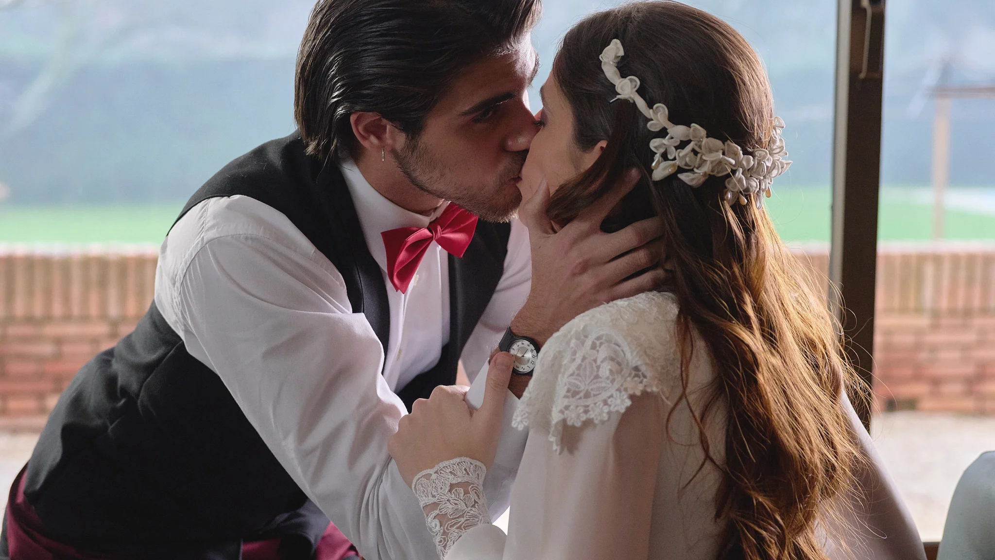 Ciriaco besa a Andrea mientras Jeros roba en la boda: “Este era mi regalo” Ciriaco besa a Andrea mientras Jeros roba en la boda: “Este era mi regalo”