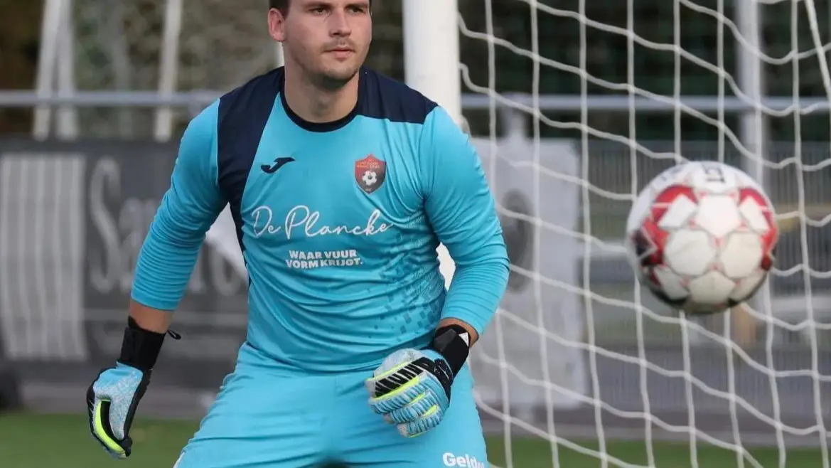 El portero Arne Espeel, del Winkel Sport B belga
