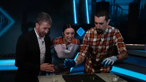 El homenaje de Marron a Blanca Paloma creando dibujos con niebla: “¡Qué bello!” El homenaje de Marron a Blanca Paloma creando dibujos con niebla: “¡Qué bello!”