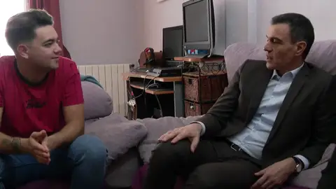 El joven con el que Sánchez habla del salario mínimo es hermano de un cargo socialista de Moncloa Antena 3 Noticias
