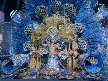 La joven Adriana Peña se ha proclamado esta noche Reina del Carnaval de Santa Cruz de Tenerife 2023