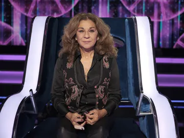Lolita Flores abre debate en ‘El círculo de los famosos’: cuestiona a Juanra Bonet una de las preguntas Lolita Flores abre debate en ‘El círculo de los famosos’: cuestiona a Juanra Bonet una de las preguntas