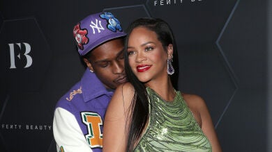 Rihanna habla sobre la maternidad en su primera portada con su hijo y ASAP Rocky