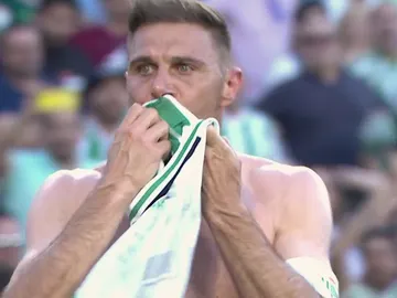 Joaquín, el capitán que se ha convertido en referente en el Betis: actitud, arte y corazón Joaquín, el capitán que se ha convertido en referente en el Betis: actitud, arte y corazón