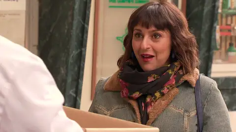 ¡Un reencuentro sorprendente!: Rocío regresa y pilla a Hugo en guerra contra las vecinas ¡Un reencuentro sorprendente!: Rocío regresa y pilla a Hugo en guerra contra las vecinas