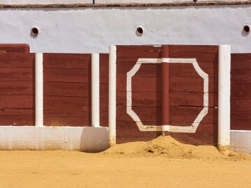 Barrera en una plaza de toros de España