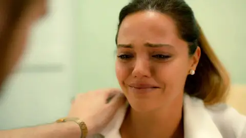 Avance del próximo capítulo de ‘Tierra Amarga’: Züleyha, destrozada, se apoya en Fikret: “Mi destino no es amar, ni ser amada” Avance del próximo capítulo de ‘Tierra Amarga’: Züleyha, destrozada, se apoya en Fikret: “Mi destino no es amar, ni ser amada”