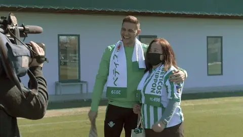 Joaquín bromea sobre las fronteras que traspasa el Betis Joaquín bromea sobre las fronteras que traspasa el Betis