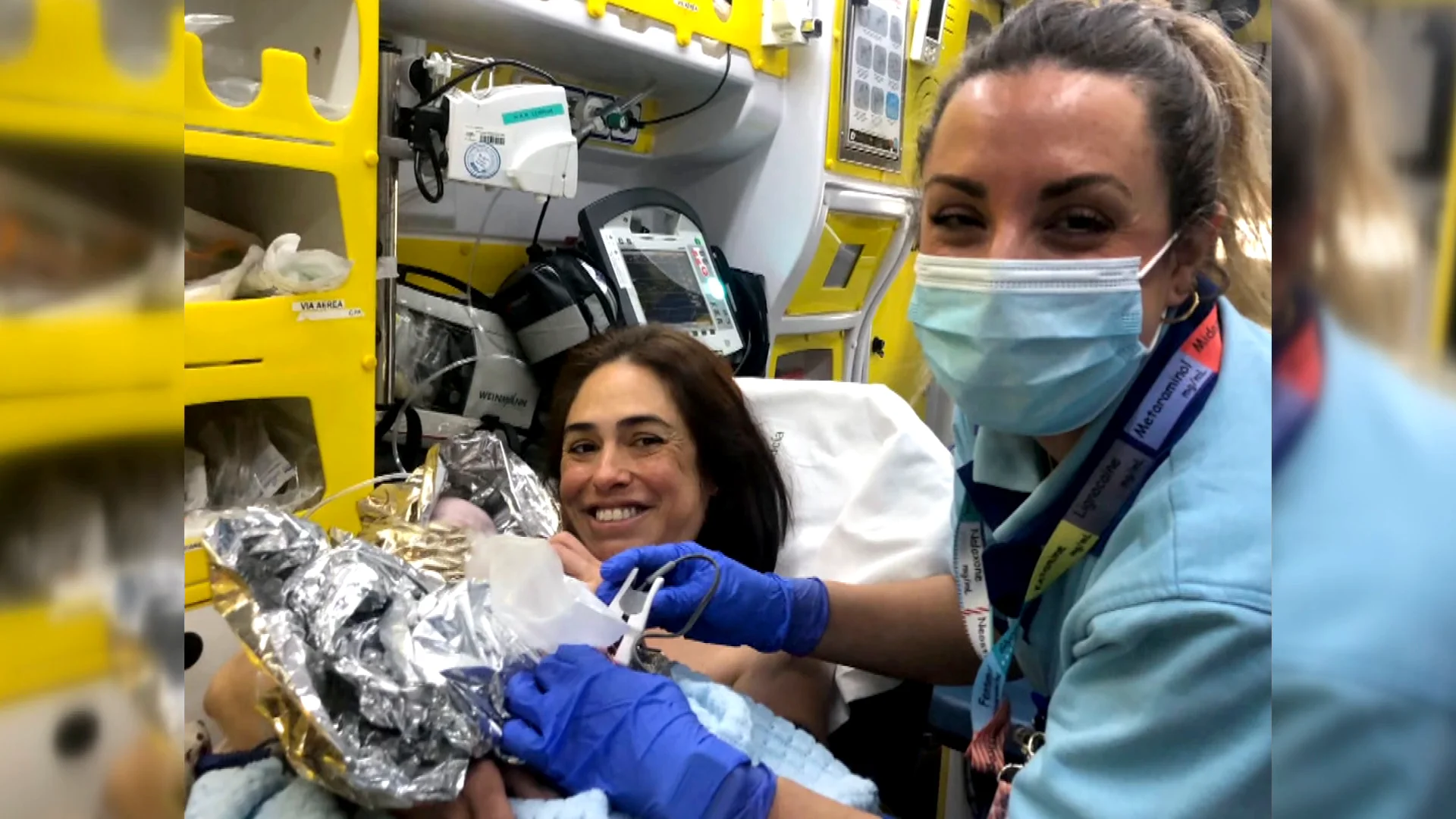 Dio a luz en casa y con los sanitarios por teléfono: "Cuando me asomé al baño tenía la cabeza fuera" Dio a luz en casa y con los sanitarios por teléfono: "Cuando me asomé al baño tenía la cabeza fuera"
