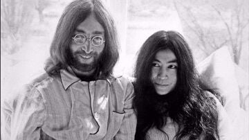 Yoko Ono y John Lennon Yoko Ono y John Lennon
