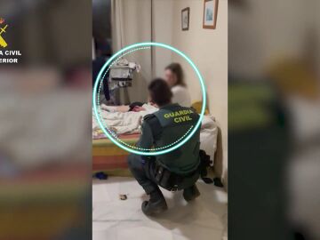La Guardia Civil libera a una mujer y su hijo retenidos durante casi dos meses en un hotel en Castellón 