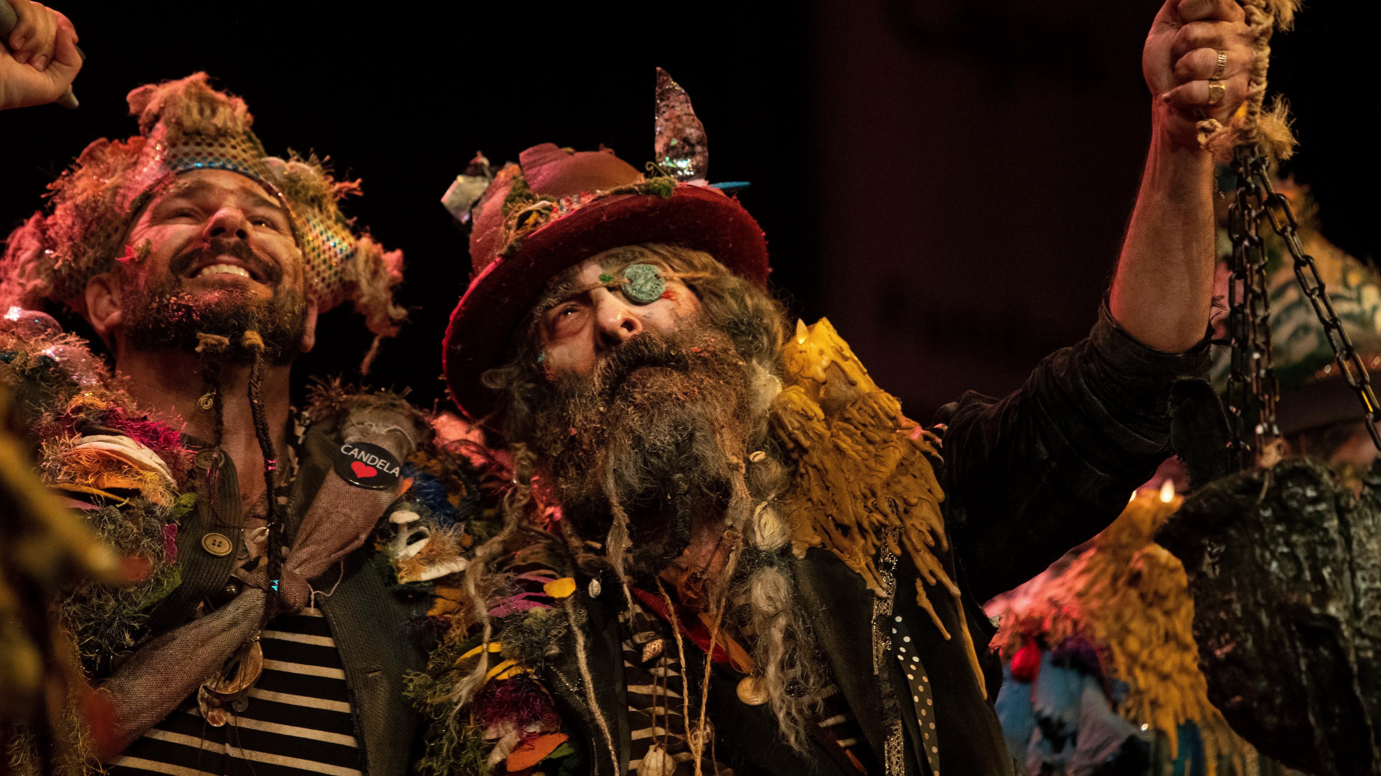 La comparsa 'La ciudad invisible' durante su actuación este viernes en el teatro Falla en la Gran Final del COAC 2023 La comparsa 'La ciudad invisible' durante su actuación este viernes en el teatro Falla en la Gran Final del COAC 2023