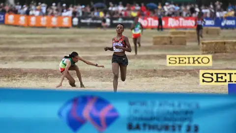 Gidey se cayó a escasos metros de la meta en Alemania Gidey se cayó a escasos metros de la meta en Alemania