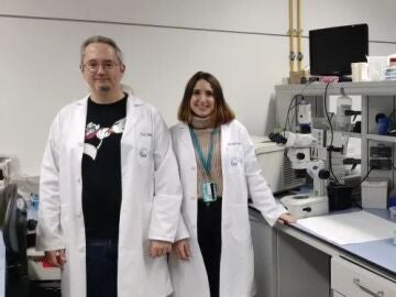 Enrique Cobos y Mª Carmen Ruiz, dos investigadores del departamento de Farmacología de la UGR