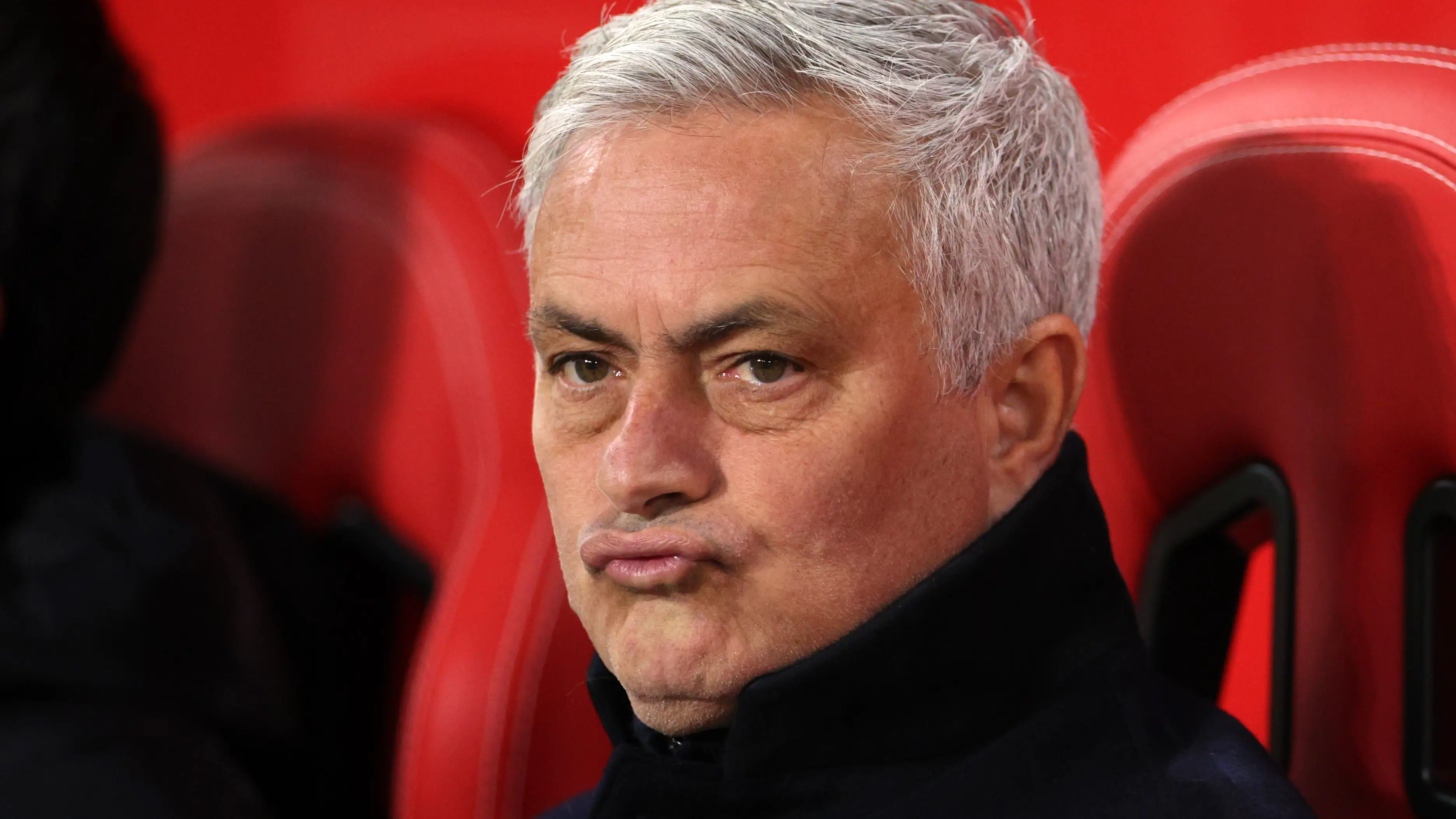 Mourinho, en el banquillo de la Roma Mourinho, en el banquillo de la Roma