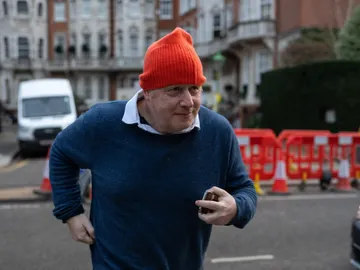 Boris Johnson vuelve a casa en Londres tras hacer 'running' matutino Boris Johnson vuelve a casa en Londres tras hacer 'running' matutino