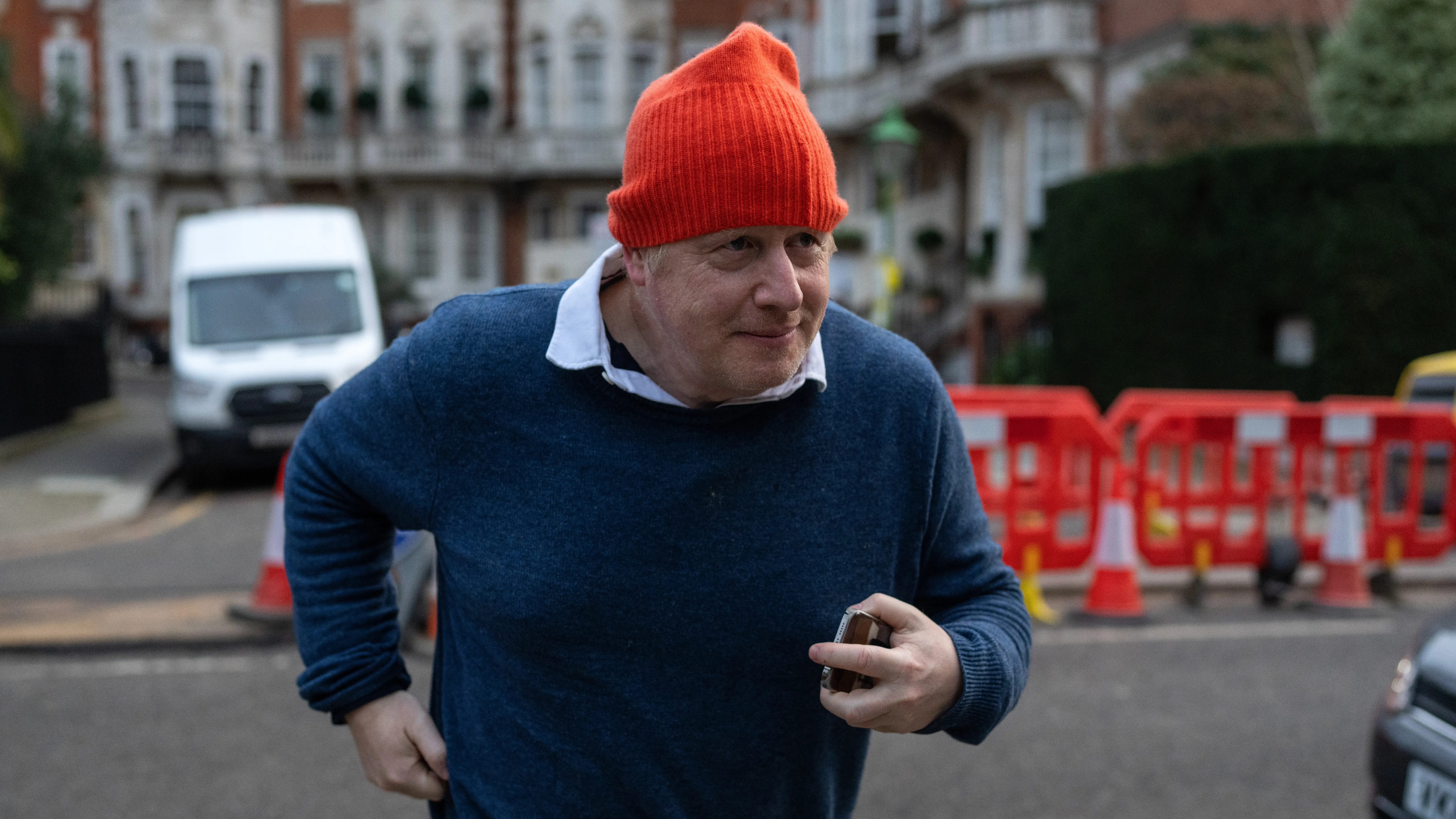 Boris Johnson vuelve a casa en Londres tras hacer 'running' matutino Boris Johnson vuelve a casa en Londres tras hacer 'running' matutino