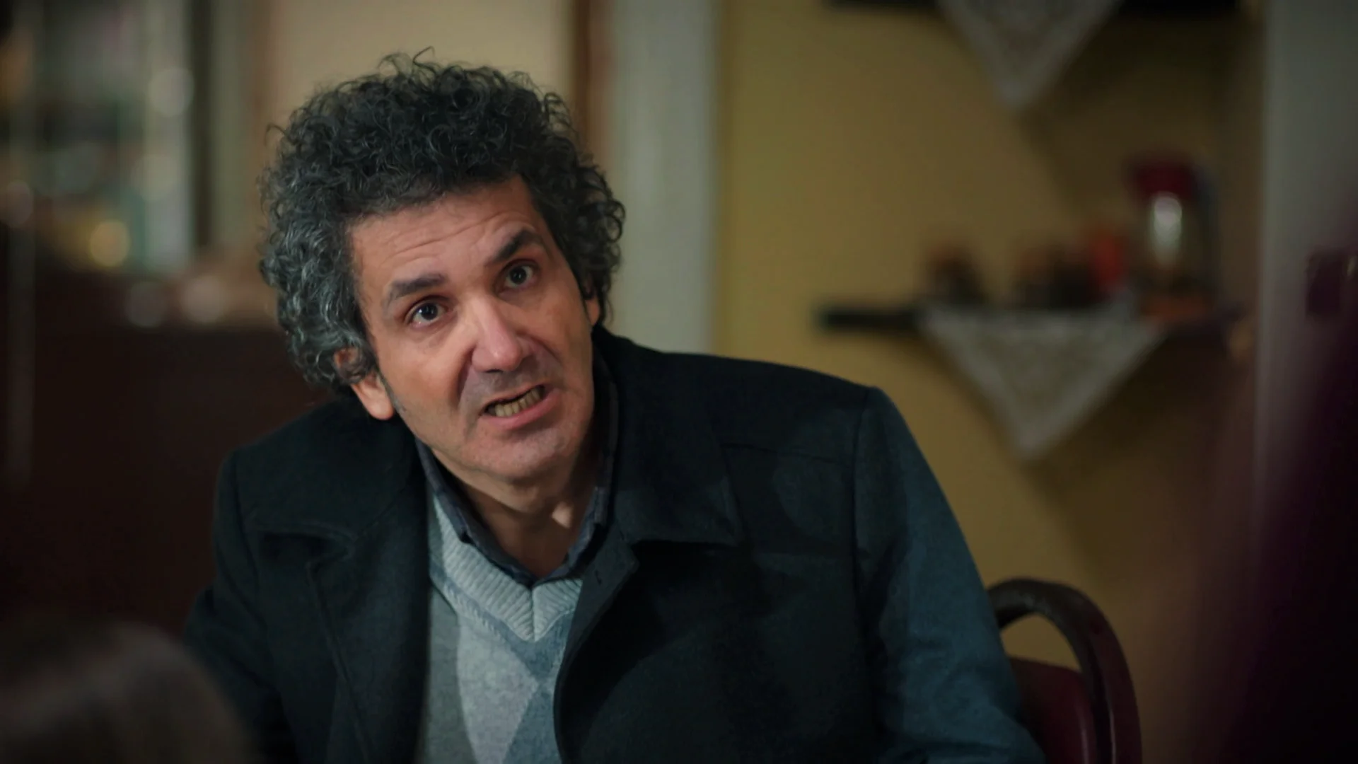 Orhan echa de casa a Şengül al descubrir que fue ella la que entregó a Emel a İlknur: "¿Cómo se puede ser tan mala?" Orhan echa de casa a Şengül al descubrir que fue ella la que entregó a Emel a İlknur: "¿Cómo se puede ser tan mala?"