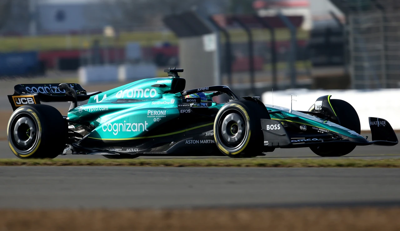 El Aston Martin de Fernando Alonso en el circuito de Silverstone