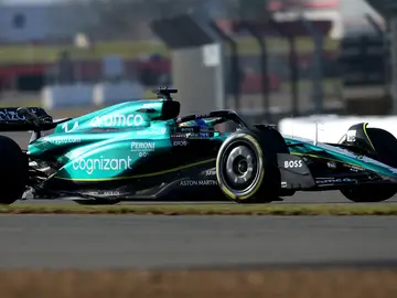 El Aston Martin de Fernando Alonso en el circuito de Silverstone El Aston Martin de Fernando Alonso en el circuito de Silverstone