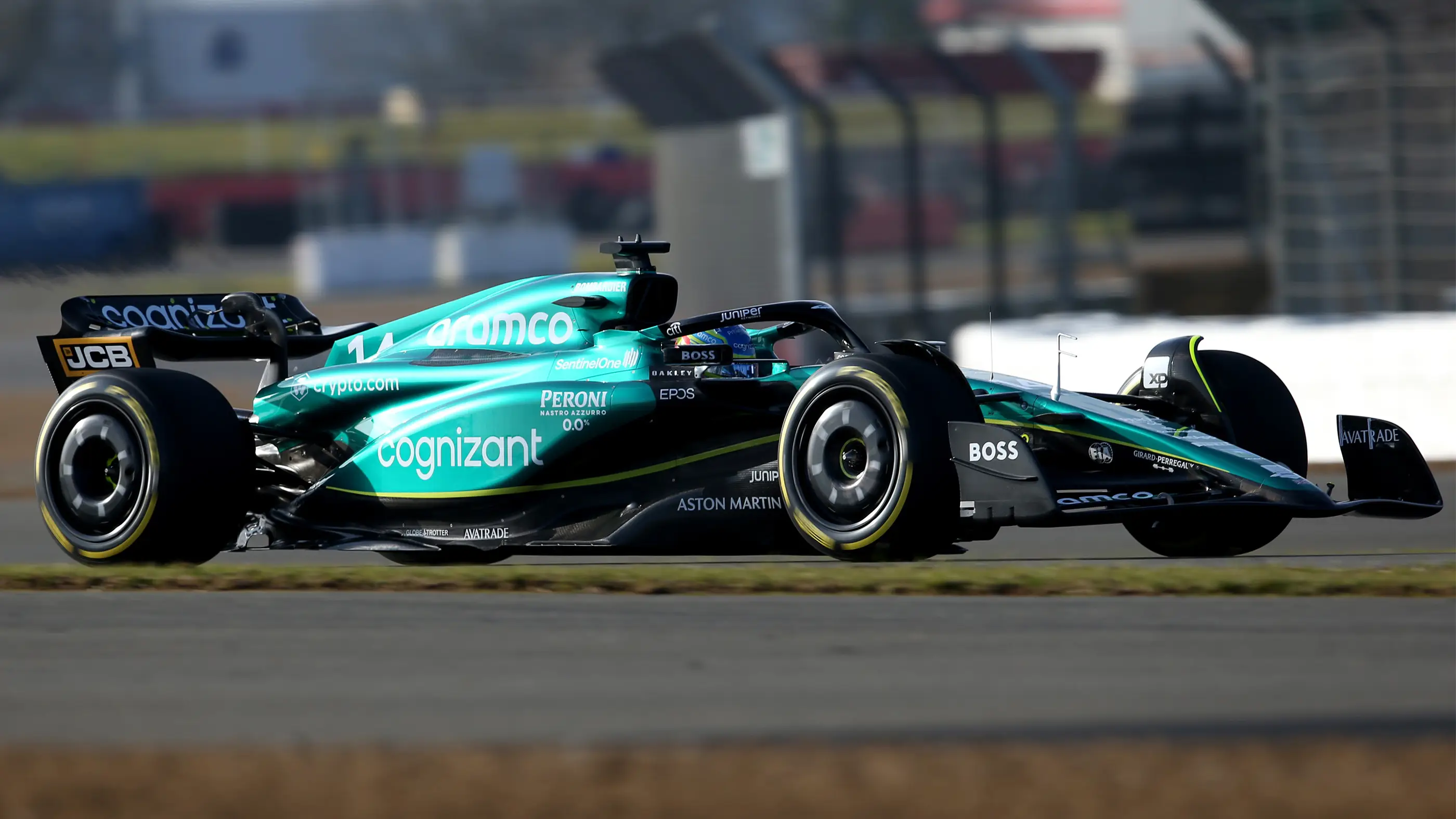 El Aston Martin de Fernando Alonso en el circuito de Silverstone El Aston Martin de Fernando Alonso en el circuito de Silverstone