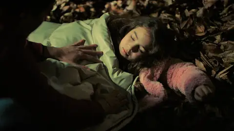 ¡Emel aparece sana y salva!: Kaan la encuentra dormida en el bosque ¡Emel aparece sana y salva!: Kaan la encuentra dormida en el bosque