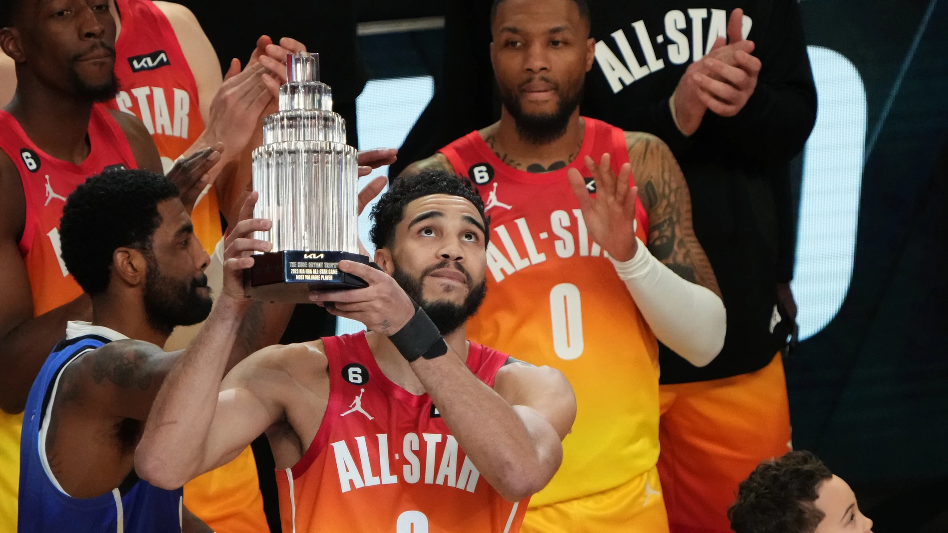 Jayson Tatum alza el Premio Kobe Bryant como MVP del All-Star 2023