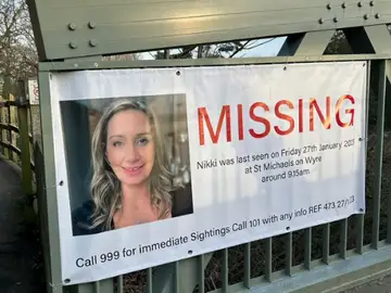 Un cartel por la desaparición de Nicola Bulley en Reino Unido Un cartel por la desaparición de Nicola Bulley en Reino Unido